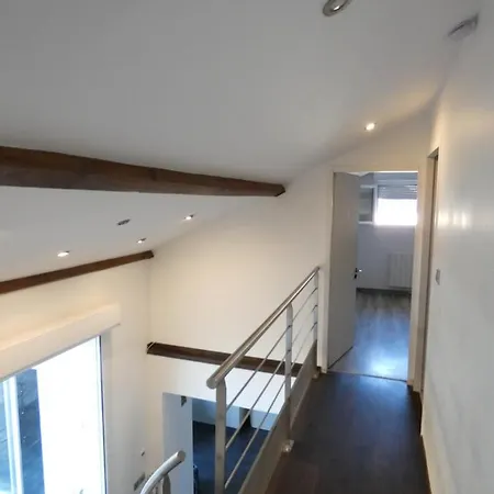 Maison Moderne Et Spacieuse Avec Piscine *