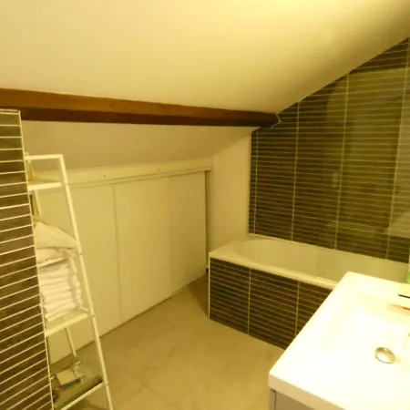 Maison Moderne Et Spacieuse Avec Piscine Villa *