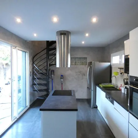 Maison Moderne Et Spacieuse Avec Piscine Villa