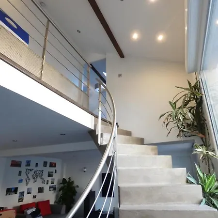 Villa Maison Moderne Et Spacieuse Avec Piscine *