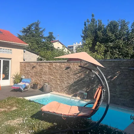 Maison Moderne Et Spacieuse Avec Piscine Villeurbanne